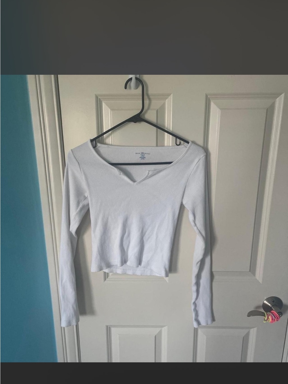 Brandy Melville White Ribbed Long Sleeve V-Neck Tee